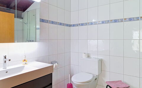 Von Allmen: Bagno, Idraulico Fixture, Pavimentazione, Parete, Interior Design, Pavimento, Lavandino Del Bagno, Lavello, Rubinetto, Gabinetto