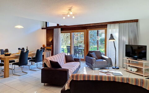 Von Allmen: Mobilia, Interior Design, Pavimentazione, Pavimento, Divano, Sedia, Soffitto, Legna, Camera, Soggiorno