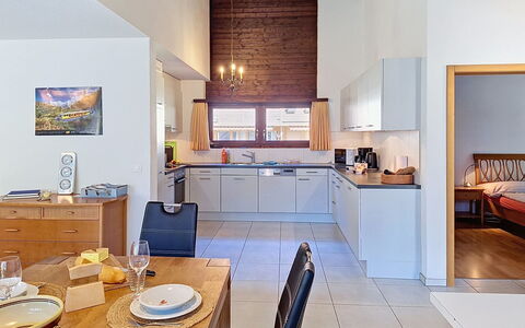 Von Allmen: Interior Design, Mobilia, Pavimentazione, Soffitto, Legna, Pavimento, Camera, Cucina, Illuminazione, Sedia