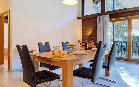 Von Allmen: Mobilia, Interior Design, Pavimentazione, Legna, Tavolo, Cucina & Sala Da Pranzo Tavolo, Pavimento, Sedia, Soffitto, Sala Da Pranzo