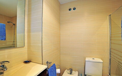 Isleta Marina: Bagno, Camera, Proprietà, Piastrella, Parete, Interior Design, Pavimento, Costruzione, Architettura, Idraulico Fixture