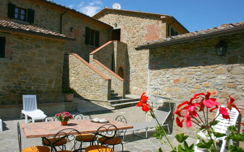 Casa Antica: Fiore, Pianta, Proprietà, Finestra, Costruzione, Mobilia, Cielo, Vaso Di Fiori, Illuminazione, Architettura