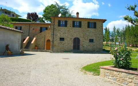 Casa Antica: Nube, Pianta, Cielo, Costruzione, Finestra, Albero, Lotto, Erba, Villetta, Zona Residenziale