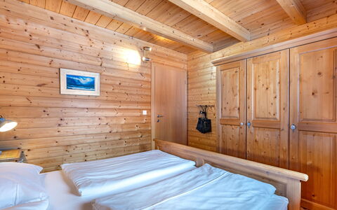 Chalet Venus: Mobilia, Proprietà, Comfort, Finestra, Legna, Costruzione, Interior Design, Pavimento, Casa, Telaio Del Letto