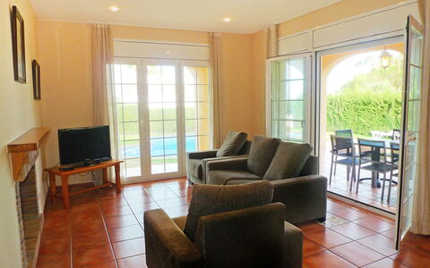 Villa Caleta: Camera, Proprietà, Soggiorno, Mobilia, Costruzione, Pavimento, Interior Design, Casa, Immobiliare, Pavimento In Legno