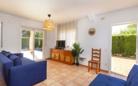 Villa Cala Nova a: Mobilia, Pianta, Pianta Della Casa, Comfort, Divano, Interior Design, Legna, Pavimentazione, Soggiorno, Shade