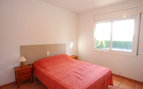 Villa Alguer: Camera Da Letto, Letto, Camera, Mobilia, Proprietà, Pavimento, Lenzuolo, Bedding, Materasso, Telaio Del Letto