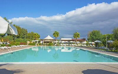 Cecina 250: Acqua, Cielo, Nube, Pianta, Piscina, Azzurro, Albero, Shade, Arecales, Tempo Libero