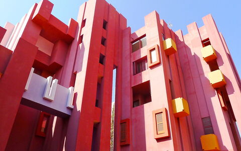 Calpe Calp 914: Cielo, Urban Design, Rosa, Pianta, Rosso, Zona Residenziale, Finestra, Costruzione, Facciata, Palazzone