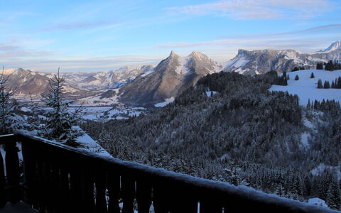Chalet les 3 Marmottes: Cielo, Nube, Montagna, Neve, Pendenza, Recinzione, Highland, Paesaggio Naturale, Terreno, Congelamento