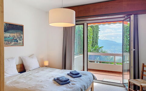Superpanorama Ii: Mobilia, Interior Design, Camera, Legna, Pavimento, Soffitto, Pavimentazione, Tessile, Letto, Camera Da Letto