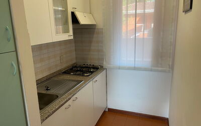 Solarium 450.6: Cabinetry, Cucina, Elettrodomestico Da Cucina, Finestra, Controsoffitto, Elettrodomestico, Pavimento, Apparecchio Major, Pavimentazione