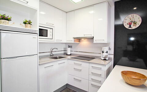 Dms V: Camera, Controsoffitto, Cucina, Proprietà, Cabinetry, Mobilia, Interior Design, Giallo, Pavimento, Costruzione