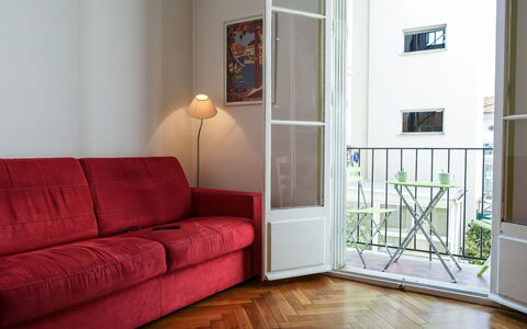 France: Comfort, Divano, Legna, Interior Design, Costruzione, Pavimentazione, Pavimento, Shade, Soggiorno, Parete