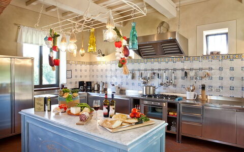 Villa Sant' Angelo: Controsoffitto, Cucina, Camera, Mobilia, Cabinetry, Proprietà, Interior Design, Costruzione, Soffitto, Interior Design