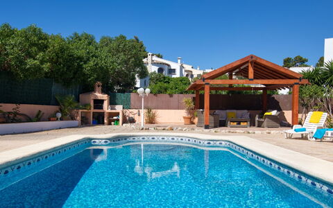 Anguilaga: Acqua, Cielo, Costruzione, Proprietà, Pianta, Piscina, Azzurro, Albero, Shade, Corpo D'Acqua