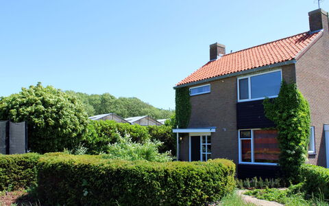 Moesbosch: Pianta, Cielo, Finestra, Costruzione, Lotto, Casa, Erba, Hedge, Arbusto, Zona Residenziale
