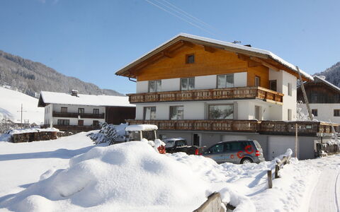 Obernberg: Cielo, Neve, Costruzione, Finestra, Auto, Casa, Pendenza, Montagna, Albero, Geografia Montane