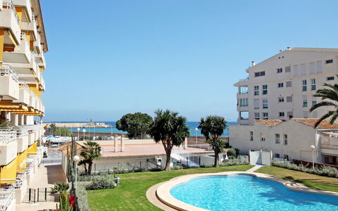 Altea 210: Acqua, Cielo, Pianta, Proprietà, Costruzione, Finestra, Azzurro, Albero, Urban Design, Corpo D'Acqua