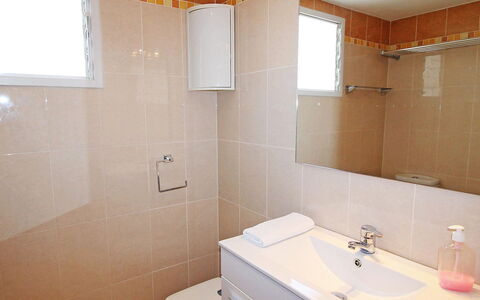 Altea 210: Bagno, Camera, Proprietà, Lavandino Del Bagno, Piastrella, Interior Design, Parete, Idraulico Fixture, Rubinetto, Costruzione