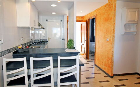 Altea 210: Camera, Proprietà, Mobilia, Costruzione, Interior Design, Pavimento, Sala Da Pranzo, Casa, Soffitto, Cucina