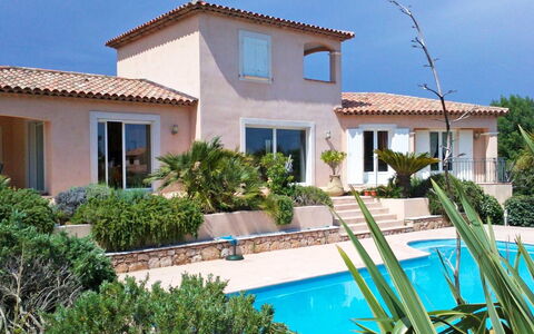 La Petite Afrique: Pianta, Acqua, Costruzione, Cielo, Proprietà, Finestra, Azzurro, Piscina, Casa, Shade