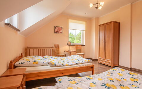 Villa von Valdi: Mobilia, Proprietà, Cabinetry, Finestra, Comfort, Legna, Letto, Tessile, Interior Design