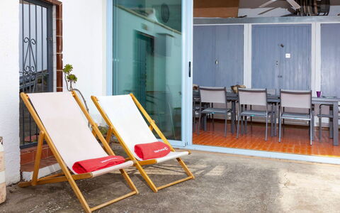 Isis: Mobilia, Porta, Sedia, Legna, Shade, Interior Design, Costruzione, Manto Stradale, Pianta, Finestra