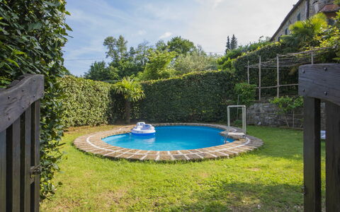 Il Vecchio Ospitale: Acqua, Cielo, Pianta, Nube, Costruzione, Albero, Lotto, Shade, Erba, Piscina