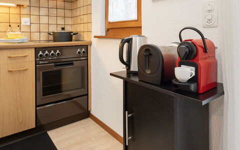 Chalet Sunneblick: Elettrodomestico Da Cucina, Legna, Cucina, Apparecchio Major, Piccolo Apparecchio, Elettrodomestico, Mobilia, Interior Design, Controsoffitto, Cabinetry