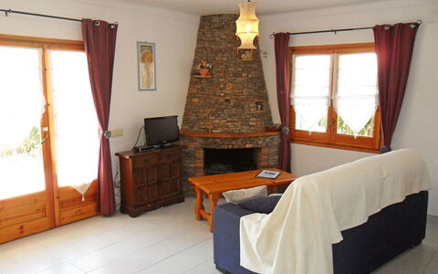 Josiane: Camera, Mobilia, Proprietà, Pavimento, Interior Design, Costruzione, Soggiorno, Parete, Immobiliare, Latifoglie