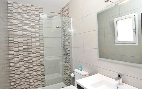 El Olivo: Specchio, Rubinetto, Lavello, Idraulico Fixture, Proprietà, Bagno, Soffione Doccia, Lavandino Del Bagno, Illuminazione