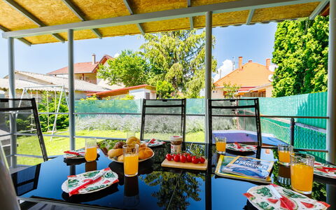 Bercsényi: Pianta, Proprietà, Finestra, Shade, Architettura, Interior Design, Sedia, Mobili Da Esterno, Tempo Libero, Soggiorno