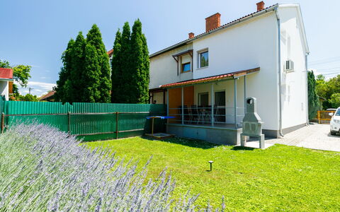 Bercsényi: Cielo, Pianta, Costruzione, Fiore, Proprietà, Finestra, Verde, Natura, Albero, Casa