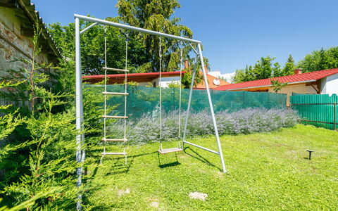 Bercsényi: Cielo, Pianta, Verde, Albero, Lotto, Shade, Erba, Pendenza, Spazio Pubblico, Tempo Libero
