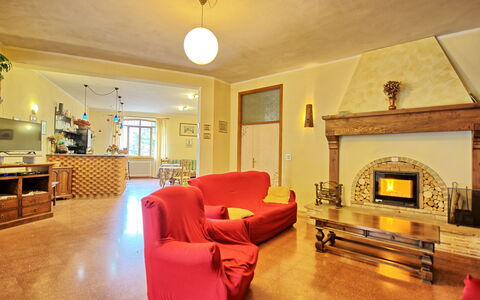 Villa Lorenzo: Camera, Soggiorno, Proprietà, Mobilia, Interior Design, Costruzione, Pavimento, Giallo, Immobiliare, Casa