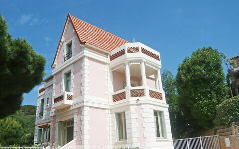 Cavalaire 151: Cielo, Pianta, Costruzione, Finestra, Albero, Casa, Le Scale, Zona Residenziale, Quartiere, Facciata