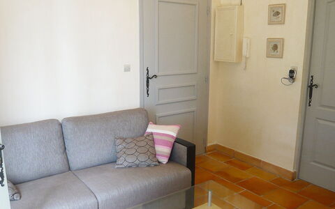 Cavalaire 151: Camera, Proprietà, Mobilia, Pavimento, Parete, Interior Design, Divano, Casa, Costruzione, Soggiorno