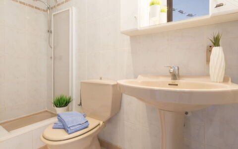Porto Fino: Specchio, Idraulico Fixture, Pianta, Proprietà, Fotografia, Lavello, Rubinetto, Viola, Lavandino Del Bagno, Bagno