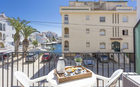 Porto Fino: Cielo, Proprietà, Giorno, Finestra, Costruzione, Azzurro, Urban Design, Mobili Da Esterno, Shade, Auto