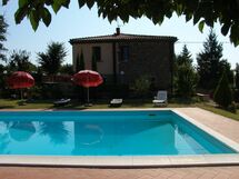 casolare e piscina