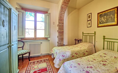 Casale Ambra: Camera Da Letto, Camera, Proprietà, Mobilia, Letto, Lenzuolo, Interior Design, Costruzione, Telaio Del Letto, Pavimento