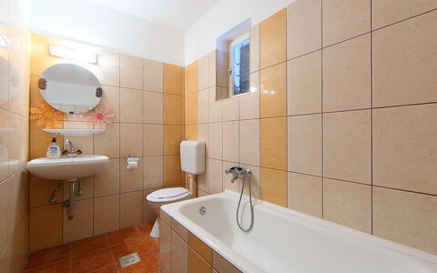 Panorama: Bagno, Proprietà, Camera, Interior Design, Piastrella, Parete, Immobiliare, Architettura, Costruzione, Casa