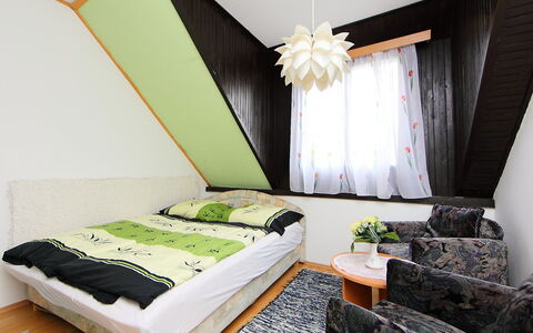 Panorama: Camera Da Letto, Camera, Mobilia, Letto, Proprietà, Interior Design, Soffitto, Parete, Lenzuolo, Telaio Del Letto