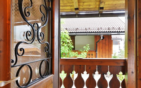 Villaggio Ladino: Pianta, Finestra, Legna, Costruzione, Porta, Interior Design, Giallo, Porta A Casa, Casa