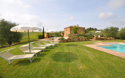 Villa Gaeta: Proprietà, Erba, Piscina, Prato, Immobiliare, Lotto, Casa, Estate, Costruzione, Zona Residenziale
