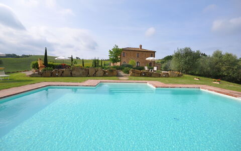 Villa Gaeta: Piscina, Proprietà, Immobiliare, Casa, Acqua, Villa, Costruzione, Tempo Libero, Estate, Erba