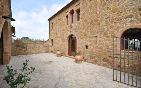 Villa Gaeta: Proprietà, Costruzione, Parete, Casa, Cortile, Immobiliare, Camera, Architettura, Vacanza, Estate
