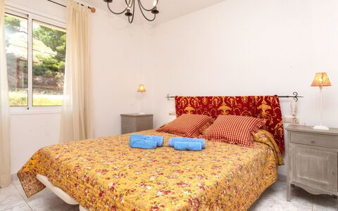 L'Olivar Ii: Mobilia, Costruzione, Proprietà, Finestra, Legna, Comfort, Tavolo, Cabinetry, Illuminazione, Lampada