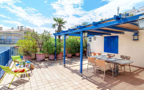 L'Olivar Ii: Nube, Cielo, Tavolo, Mobilia, Pianta, Vaso Di Fiori, Blu, Sedia, Azzurro, Pianta Della Casa